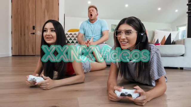 [Reality Kings Short] High Score Foot Fuck [Feet, Sneaky, Black Hair, Gamer Girl, Latina, Indoors, Fetish, Short-hair]